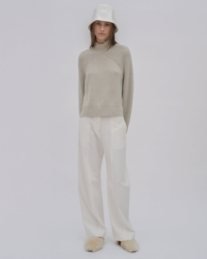 RIBBED PANELED TURTLENECK