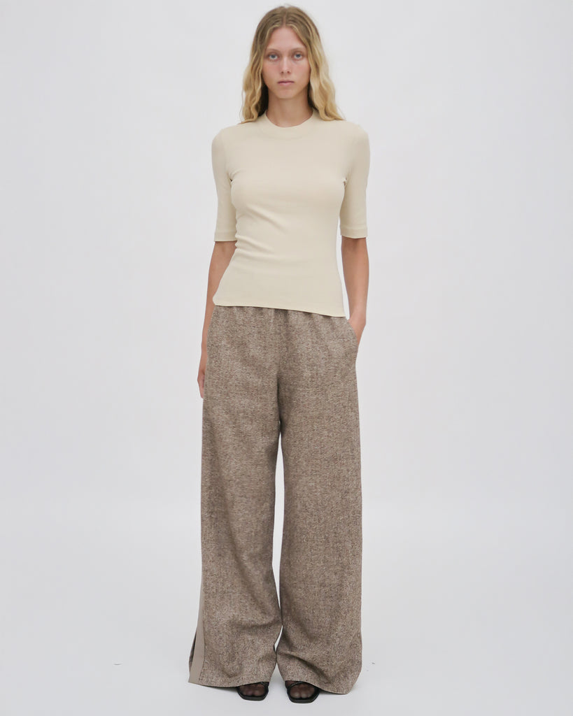 CROPPED SLEEVE T-SHIRT