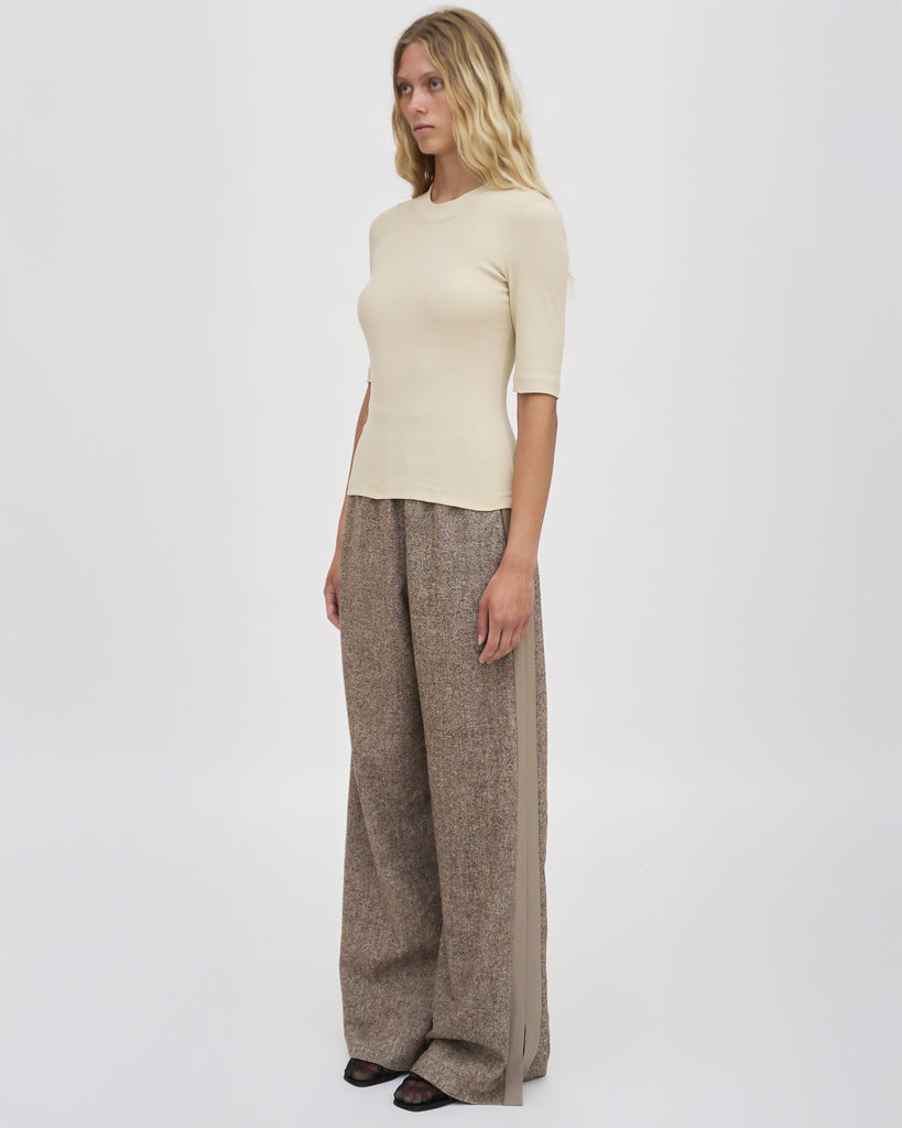 CROPPED SLEEVE T-SHIRT