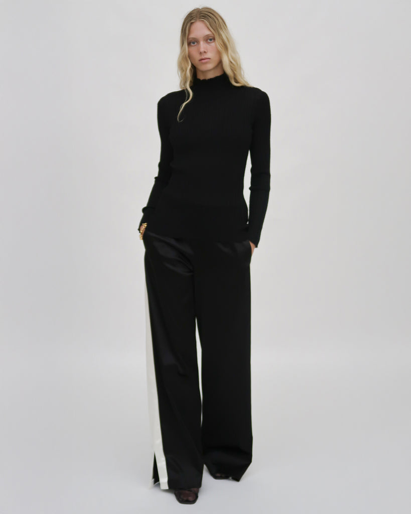 PLISSE TURTLENECK