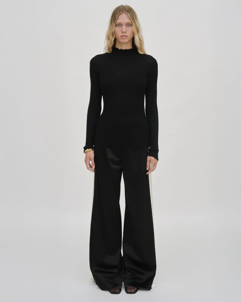 PLISSE TURTLENECK