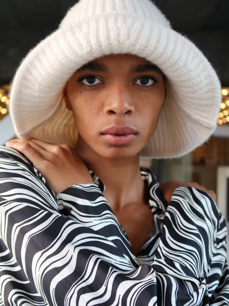 RIBBED CASHMERE BUCKET HAT